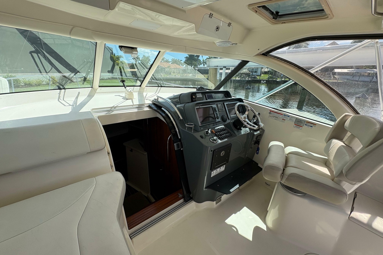2011 Pursuit OS 375 Offshore