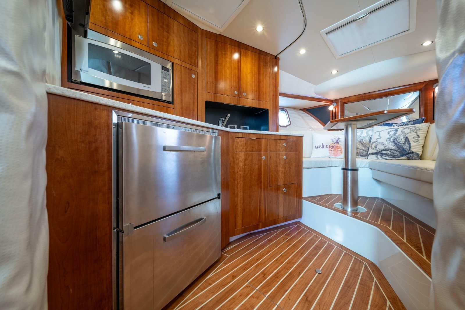 2011 SeaVee 430 Sportfish Express