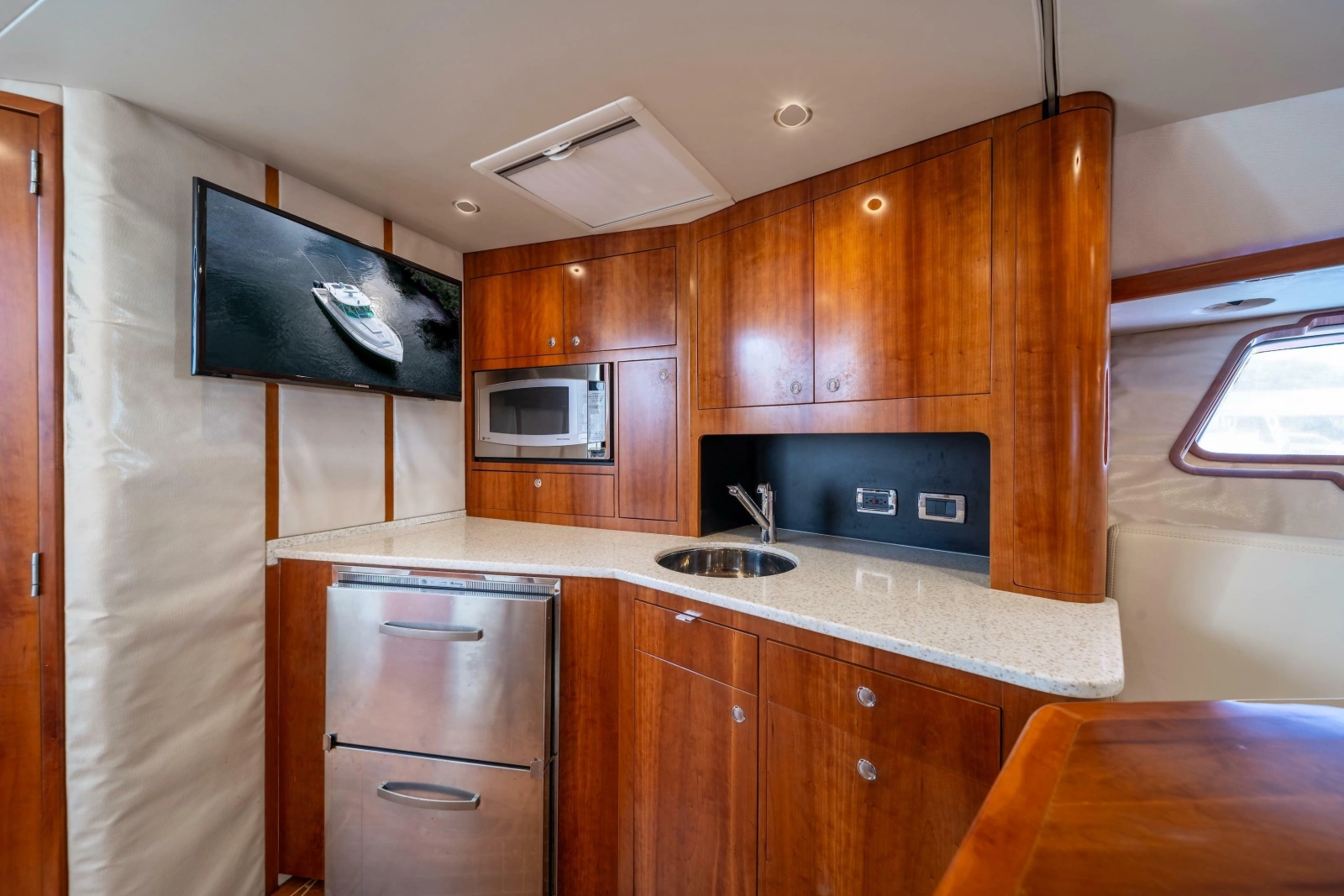 2011 SeaVee 430 Sportfish Express