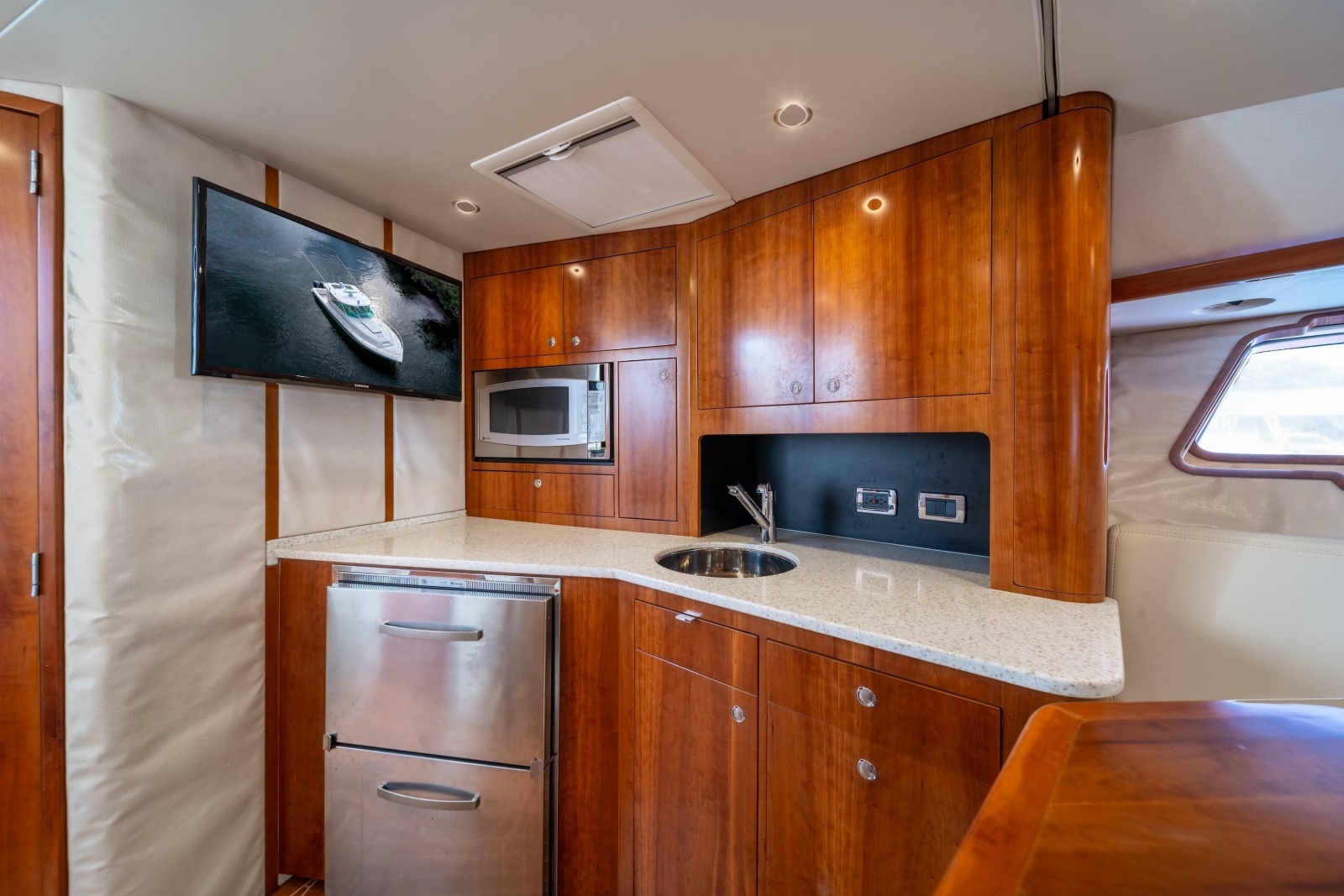 2011 SeaVee 430 Sportfish Express