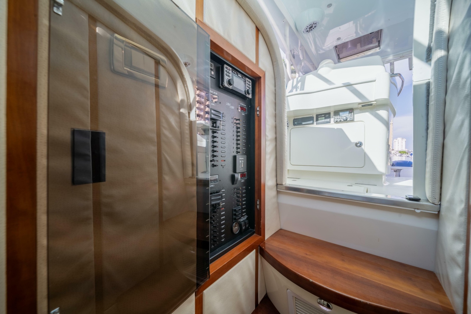 2011 SeaVee 430 Sportfish Express