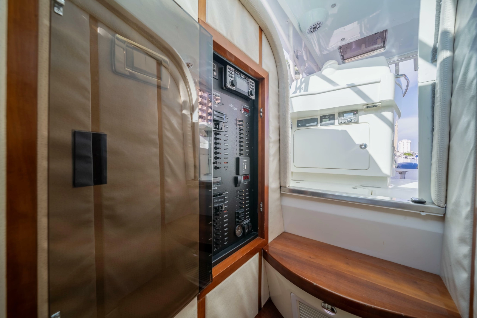 2011 SeaVee 430 Sportfish Express