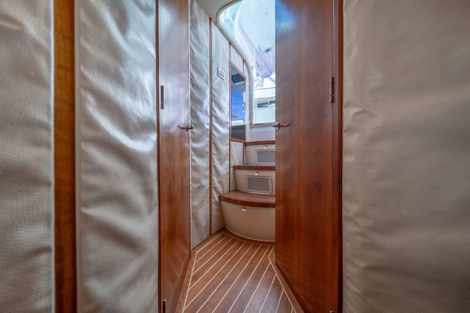 2011 SeaVee 430 Sportfish Express