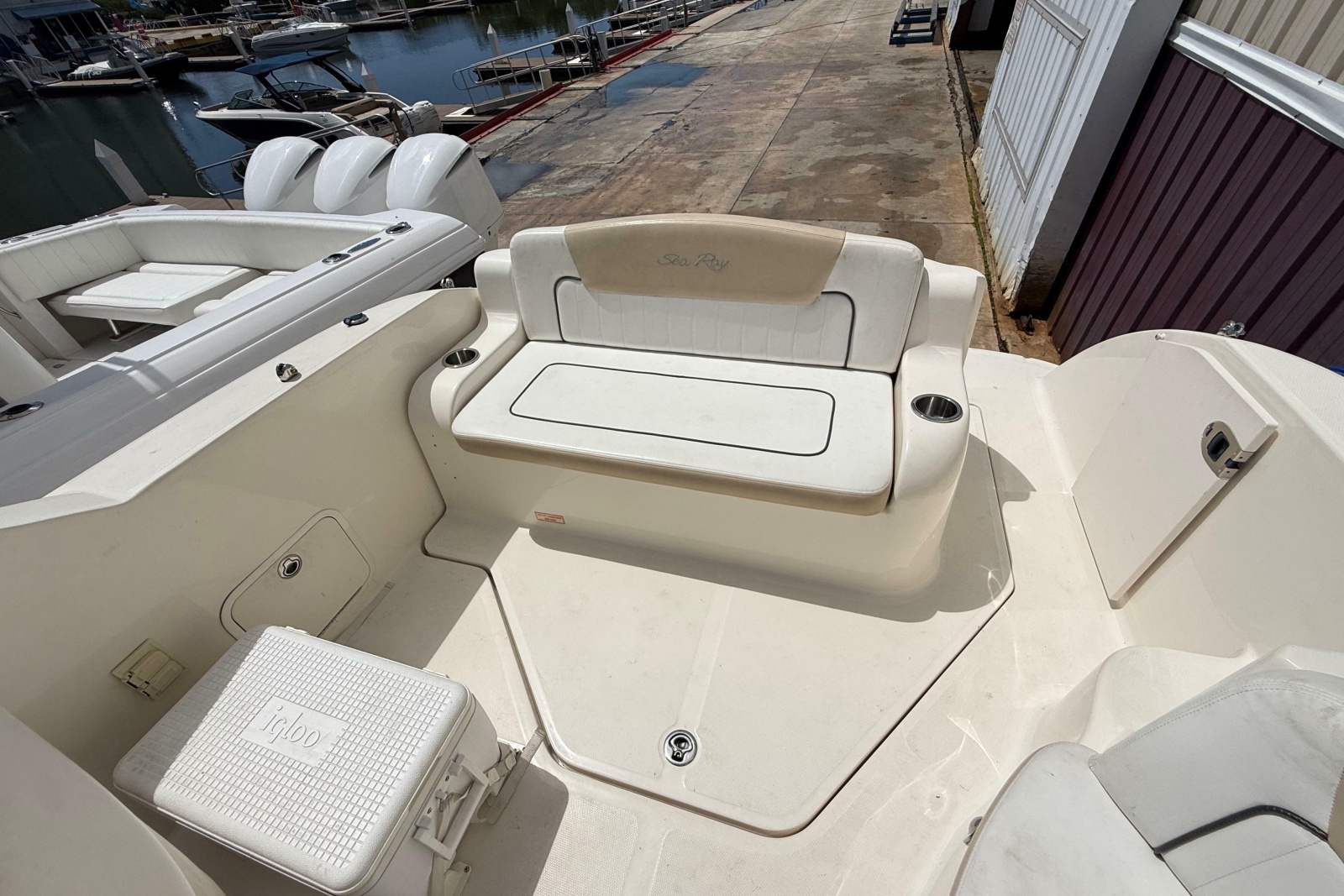 2010 Sea Ray 240 Sundancer