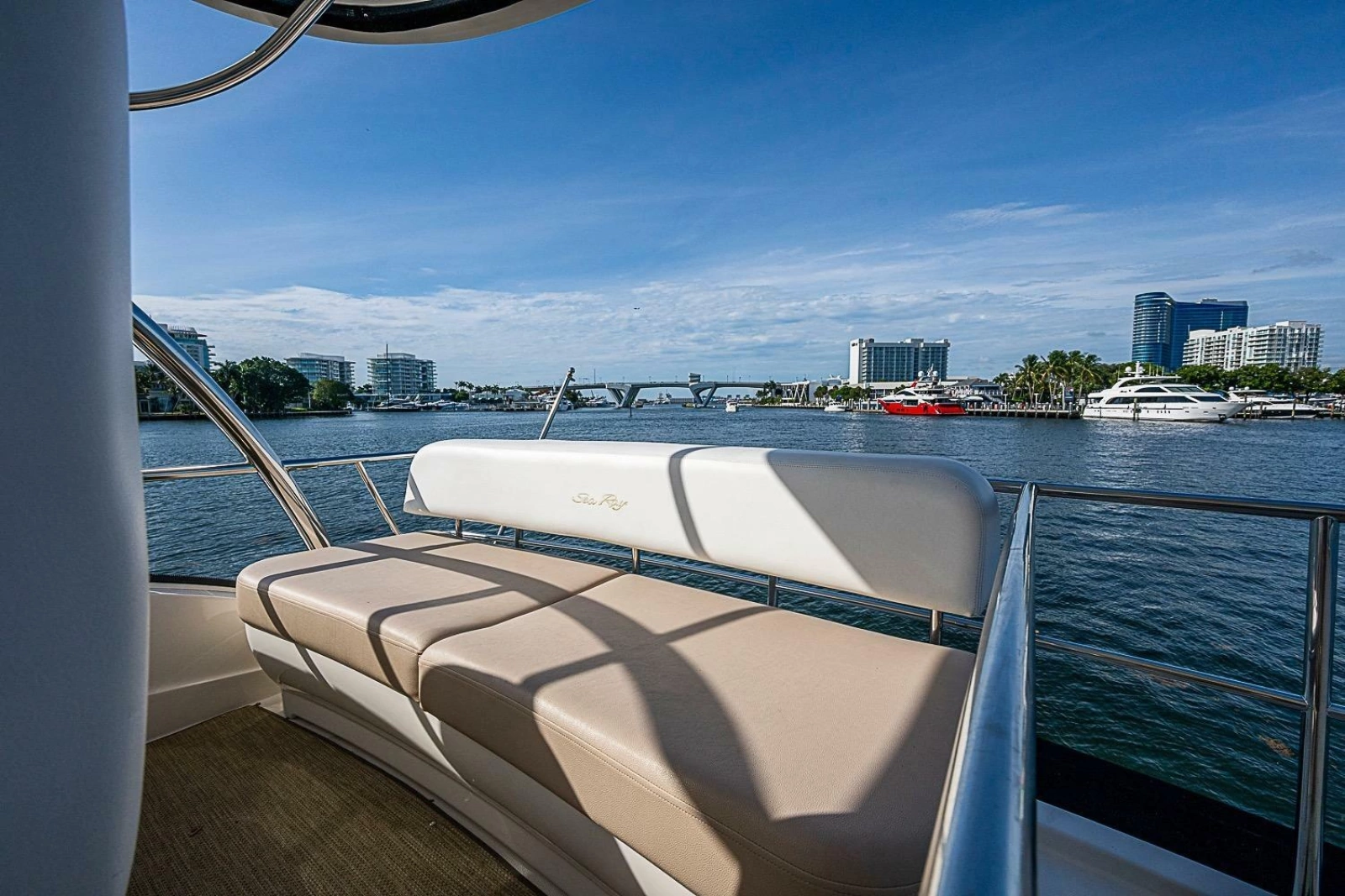 2010 Sea Ray 520 Sedan Bridge