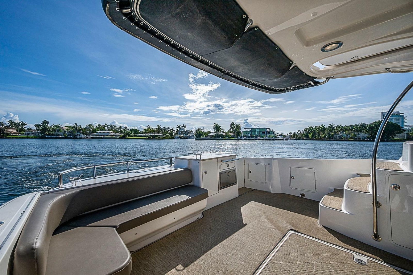 2010 Sea Ray 520 Sedan Bridge