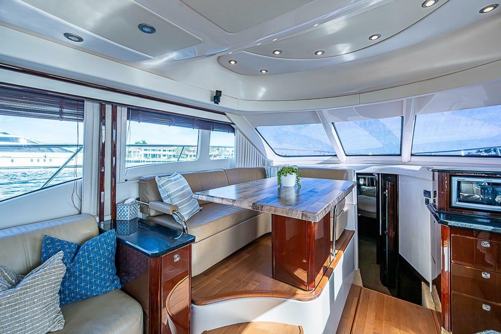2010 Sea Ray 520 Sedan Bridge