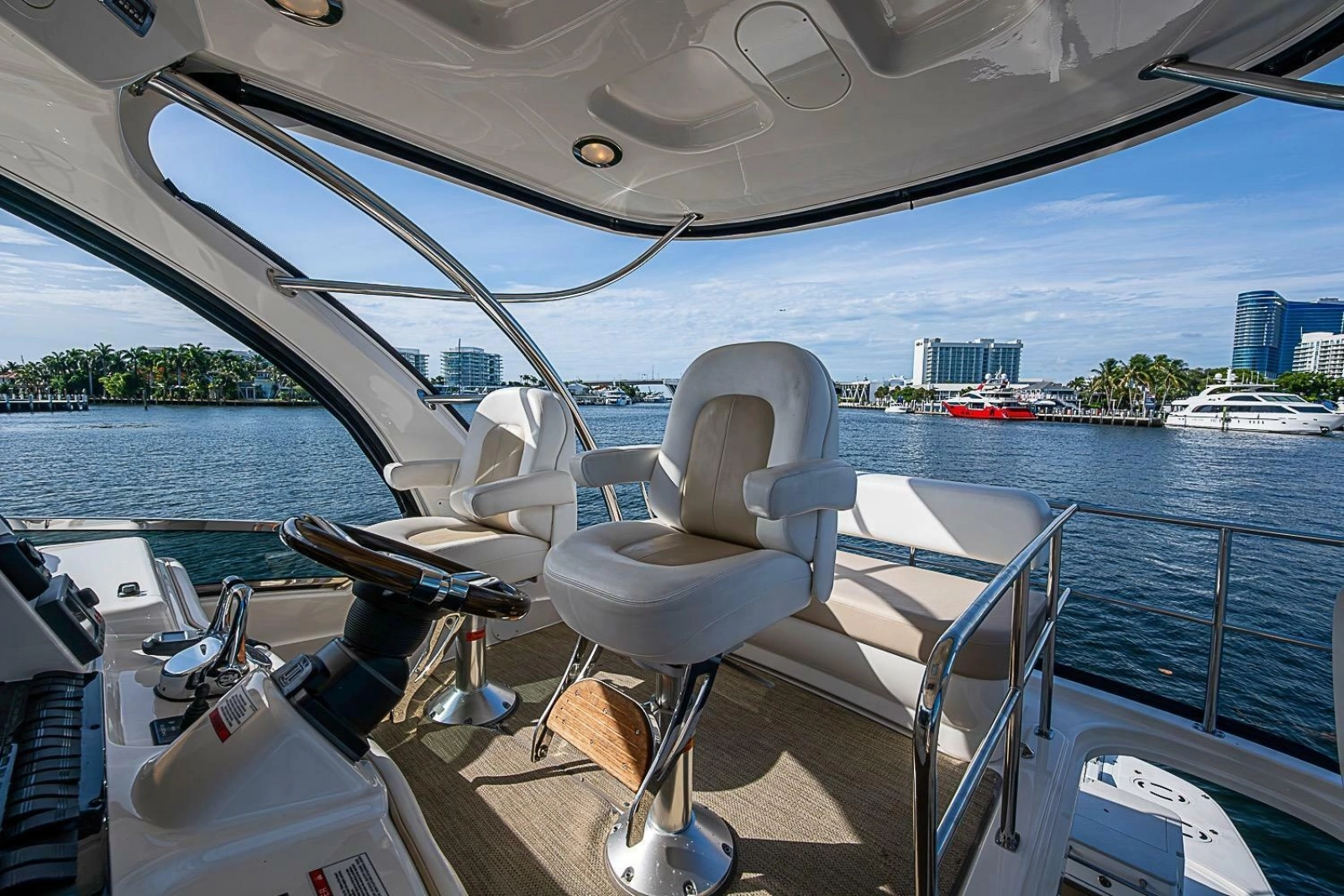 2010 Sea Ray 520 Sedan Bridge