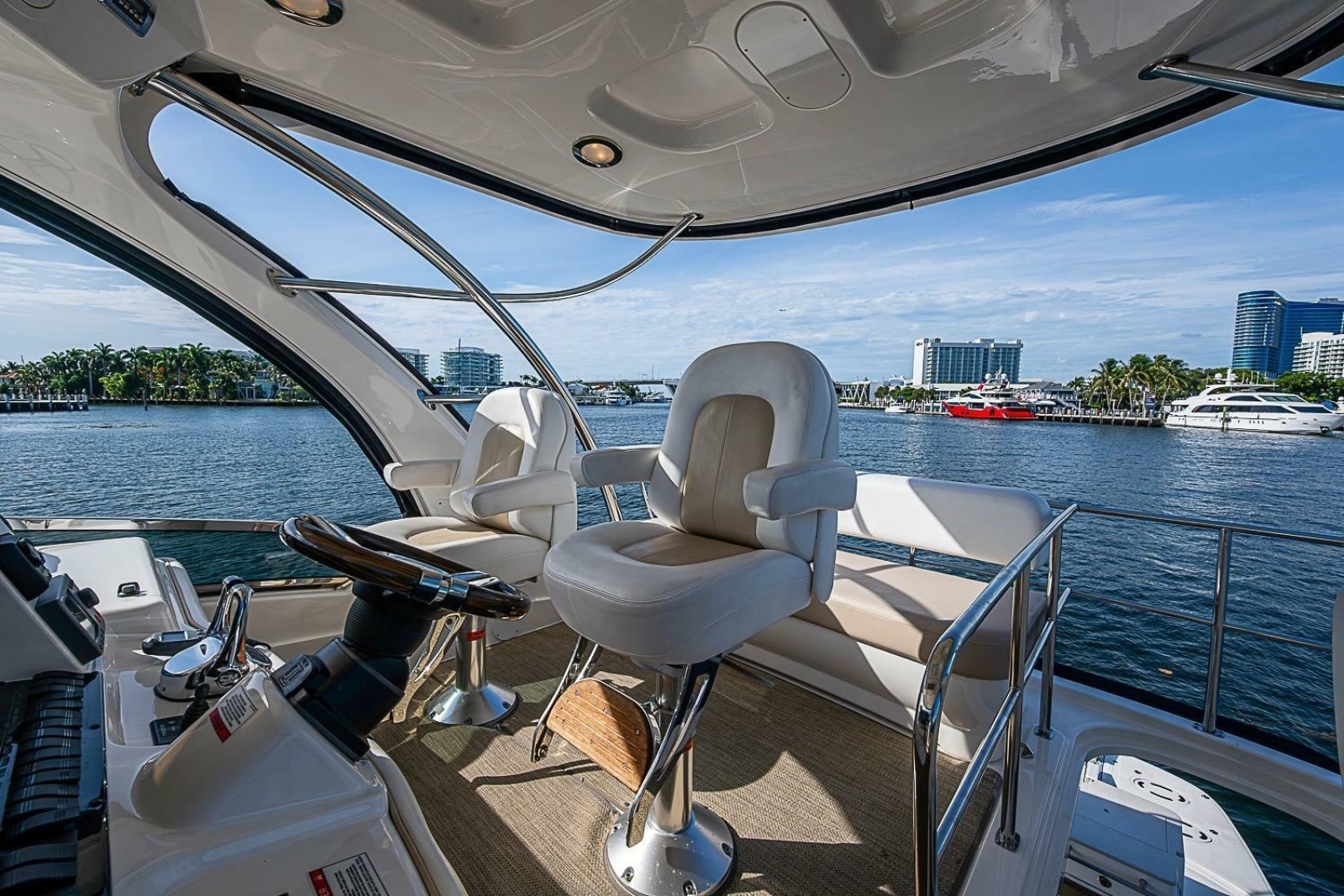 2010 Sea Ray 520 Sedan Bridge
