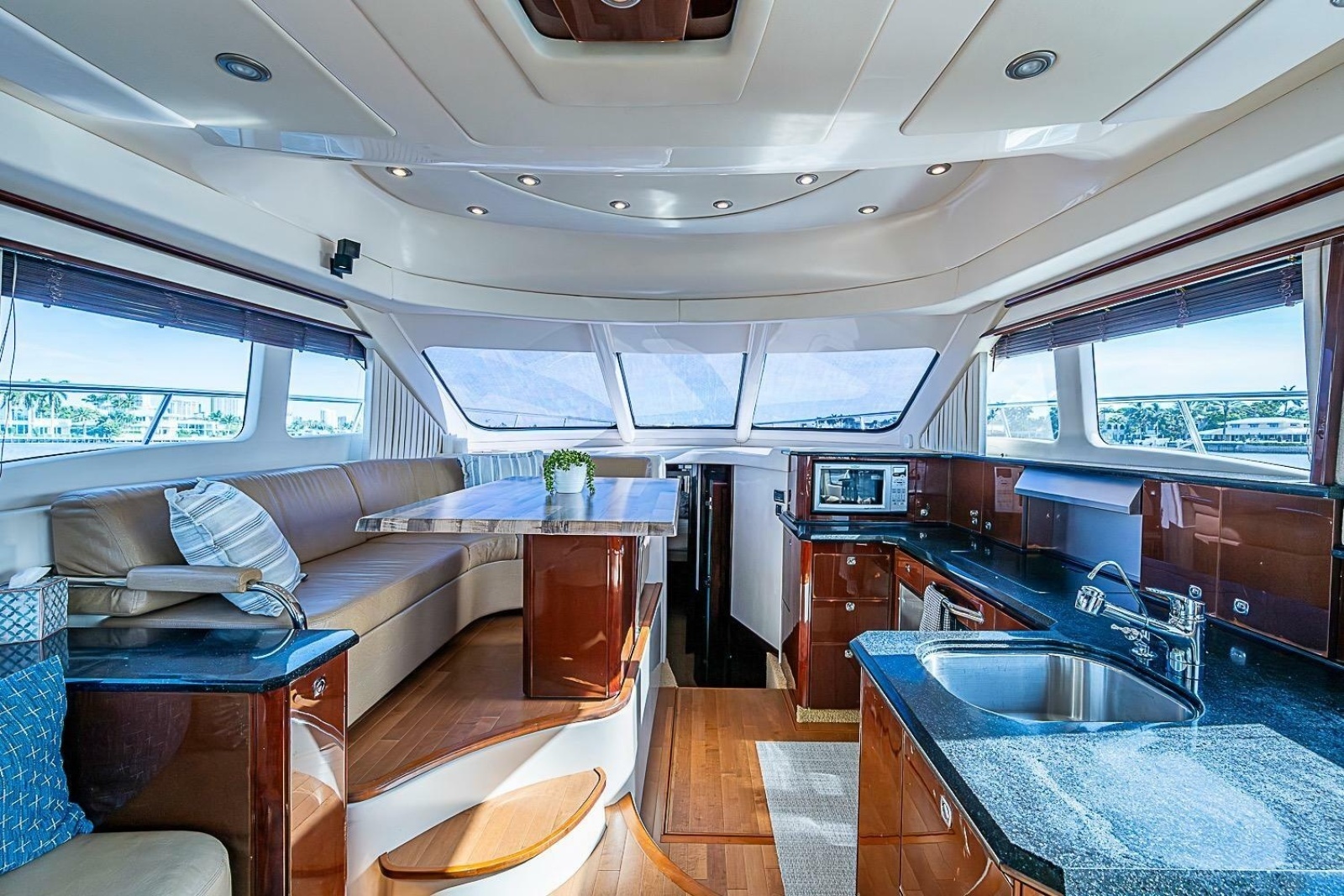 2010 Sea Ray 520 Sedan Bridge