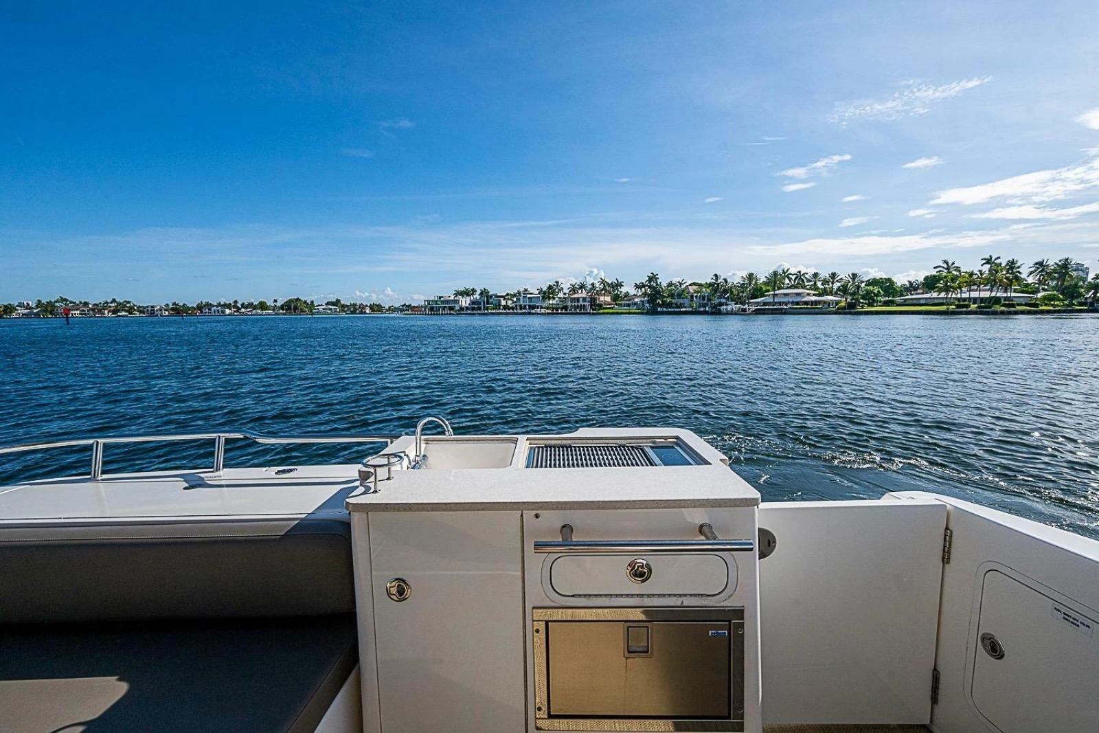 2010 Sea Ray 520 Sedan Bridge