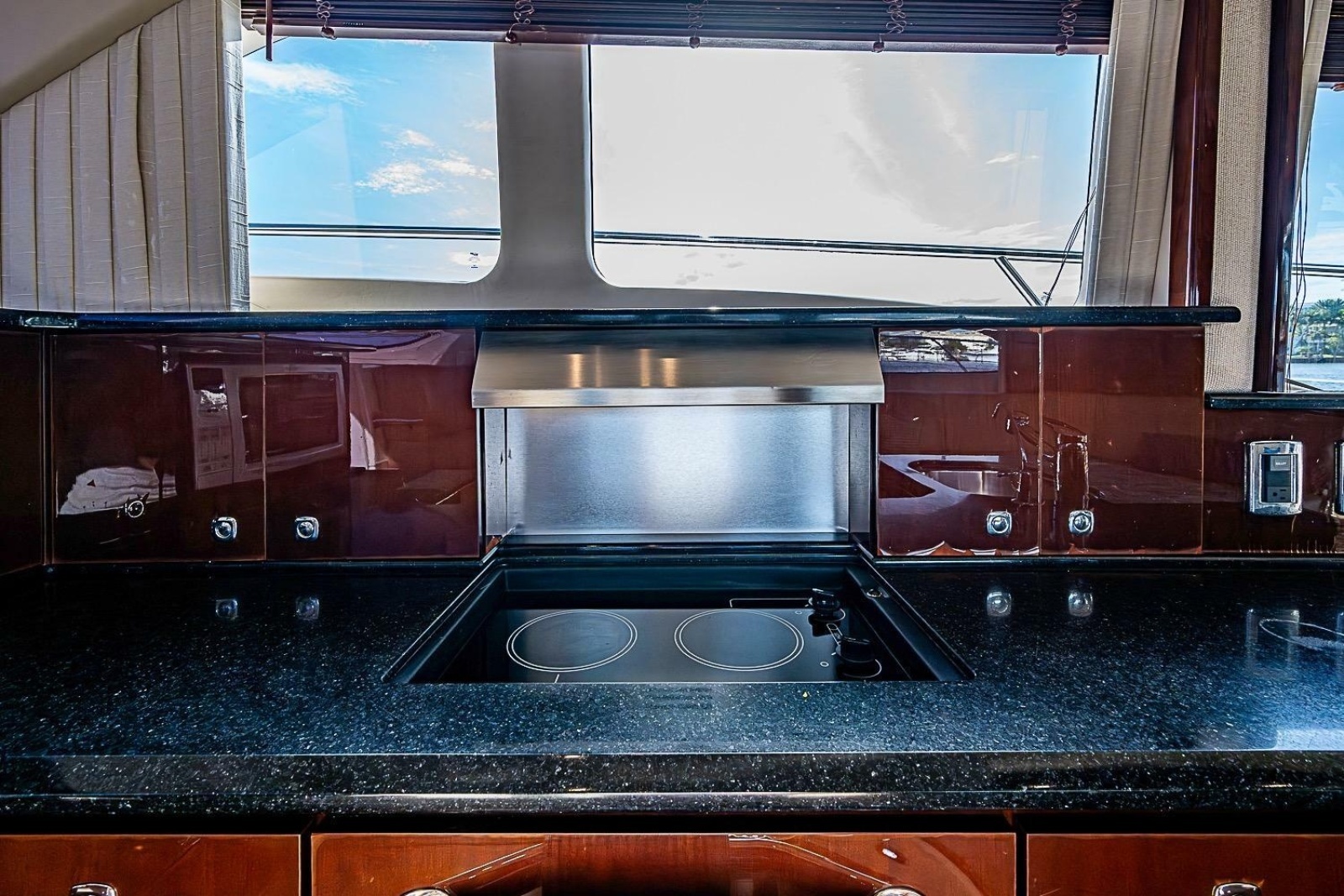 2010 Sea Ray 520 Sedan Bridge