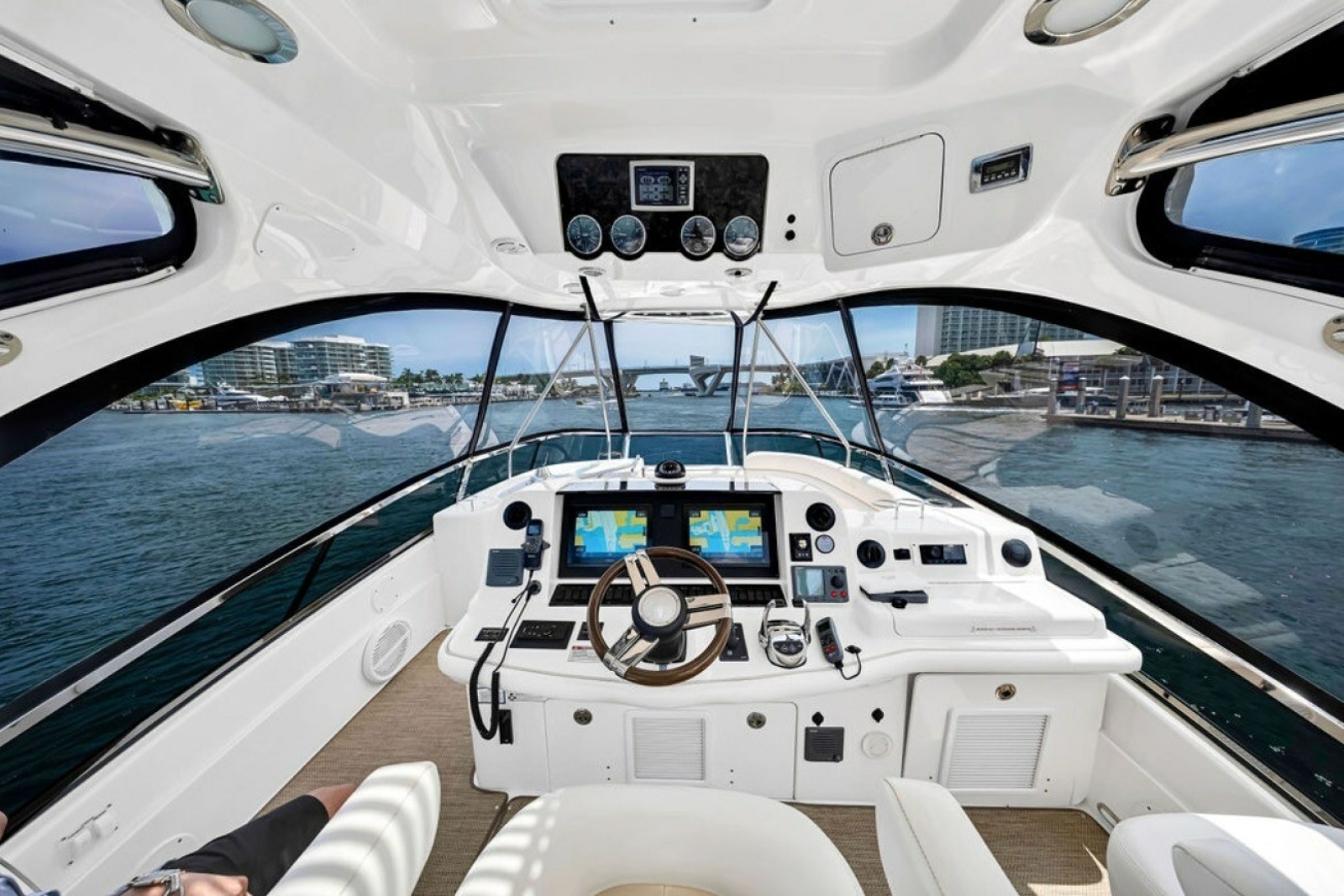 2010 Sea Ray 52 Sedan Bridge