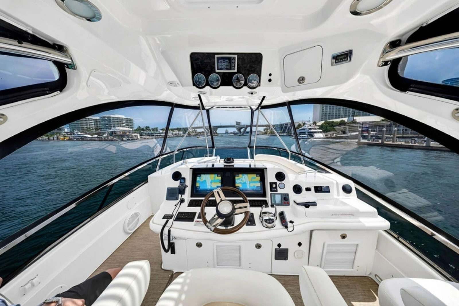 2010 Sea Ray 52 Sedan Bridge