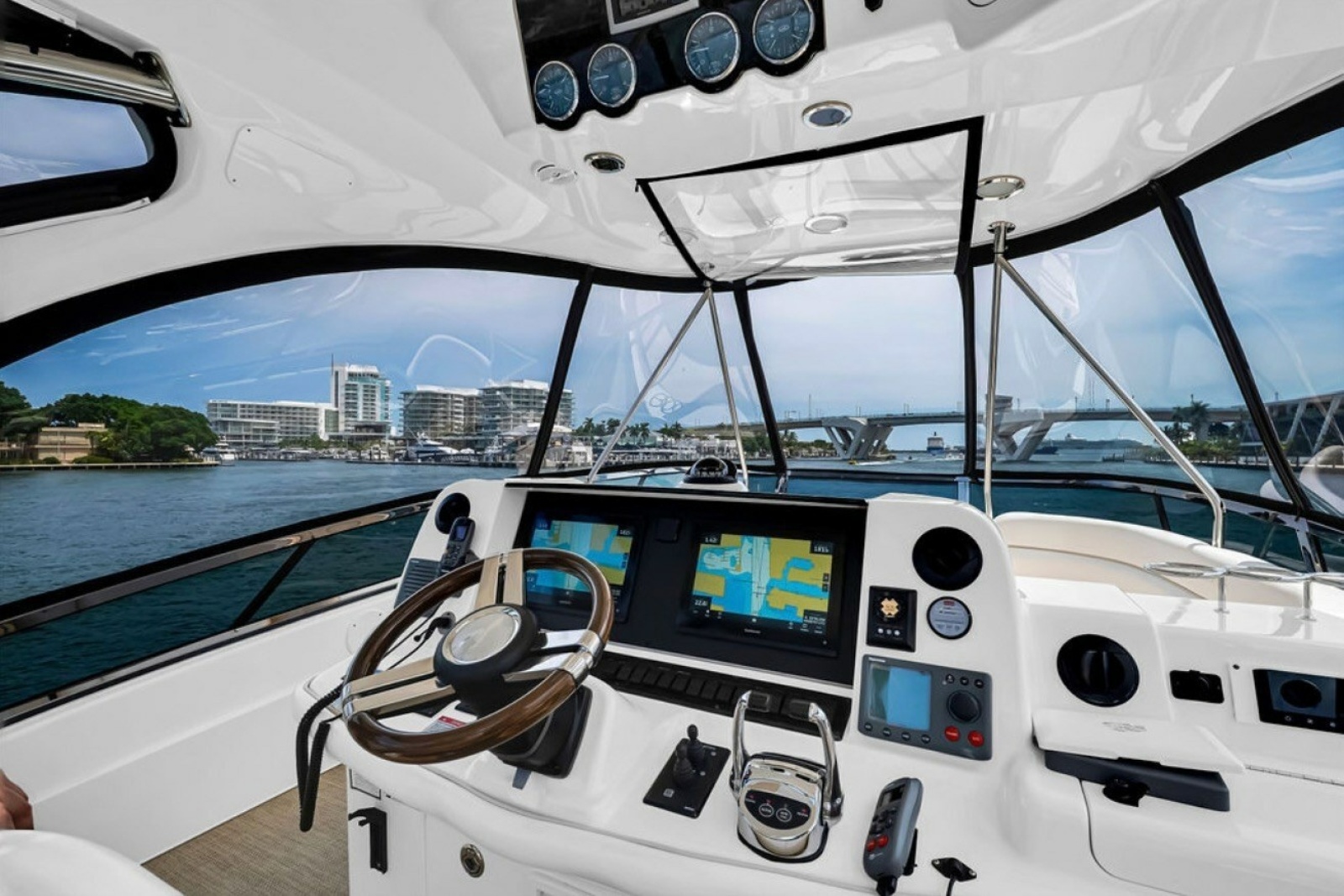 2010 Sea Ray 52 Sedan Bridge