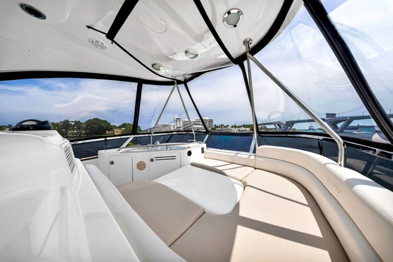 2010 Sea Ray 52 Sedan Bridge