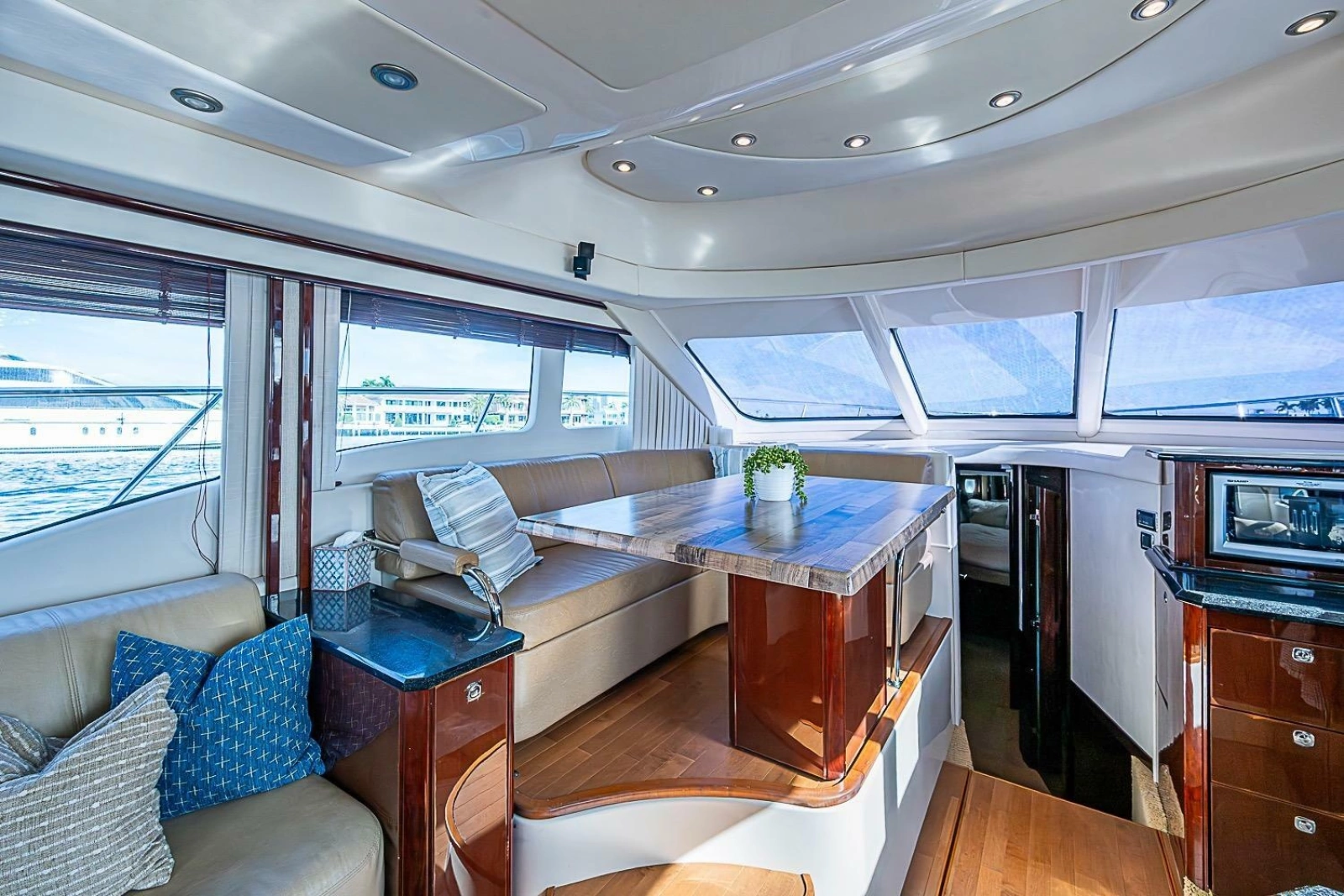 2010 Sea Ray 520 Sedan Bridge
