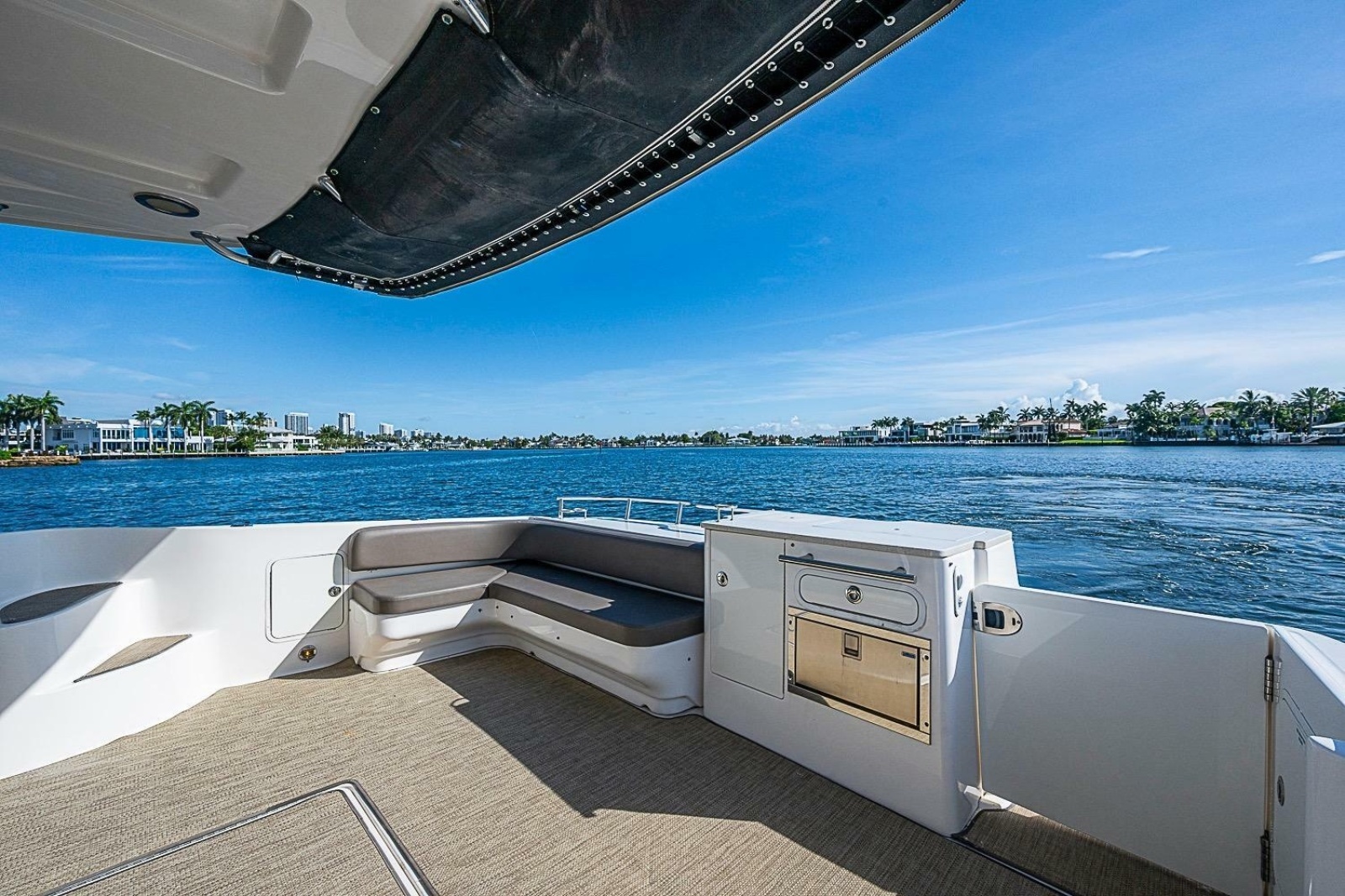2010 Sea Ray 520 Sedan Bridge