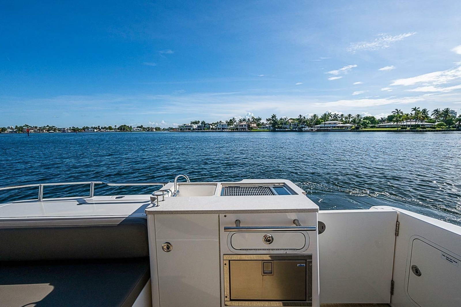 2010 Sea Ray 520 Sedan Bridge