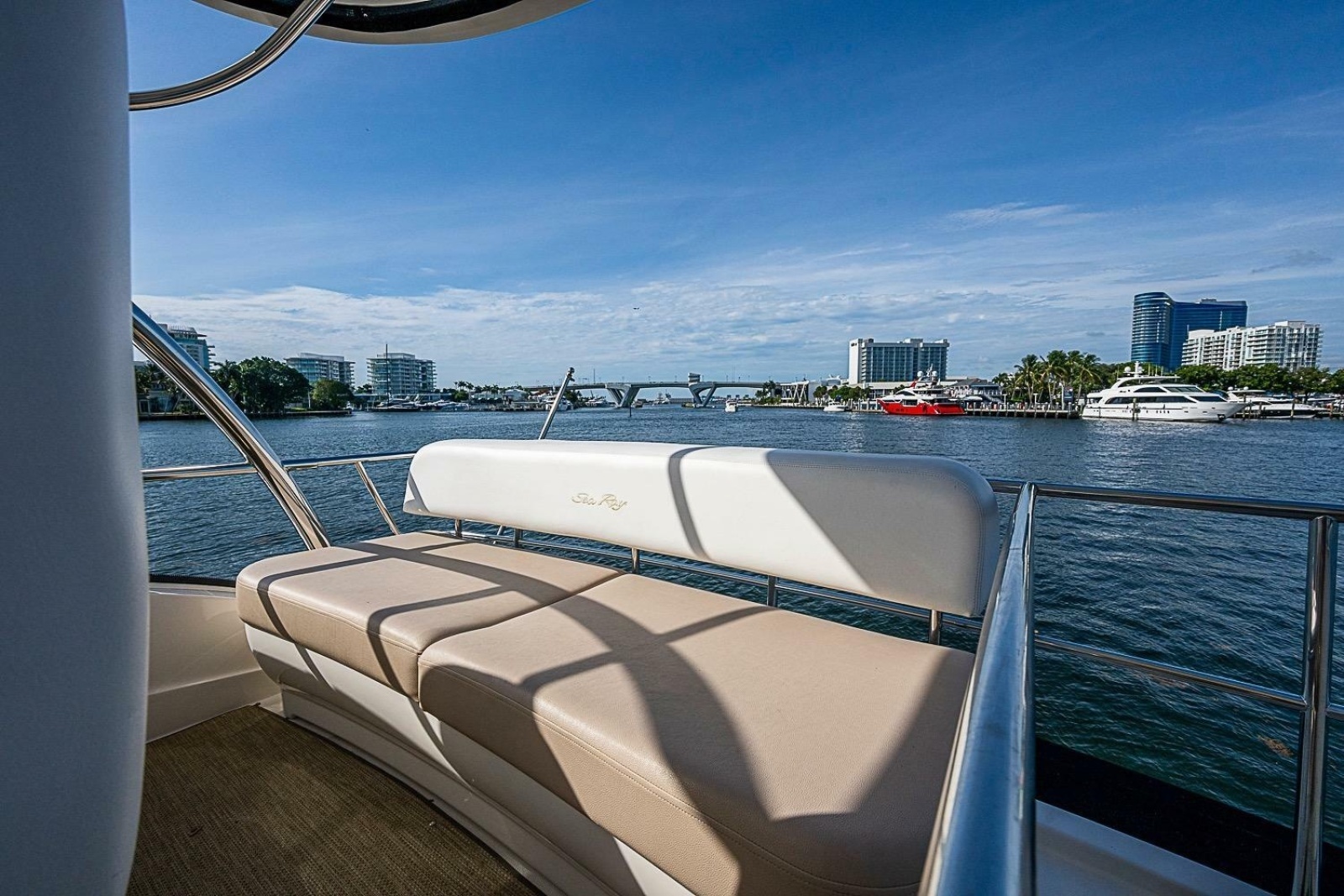 2010 Sea Ray 520 Sedan Bridge