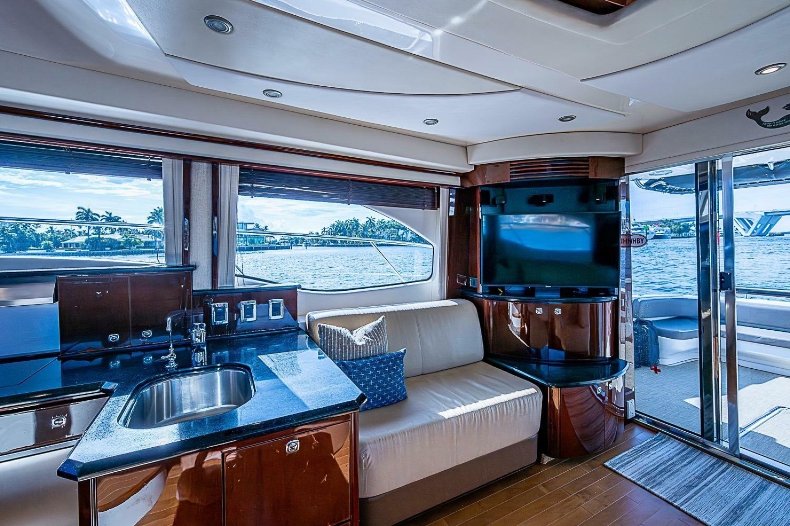 2010 Sea Ray 520 Sedan Bridge