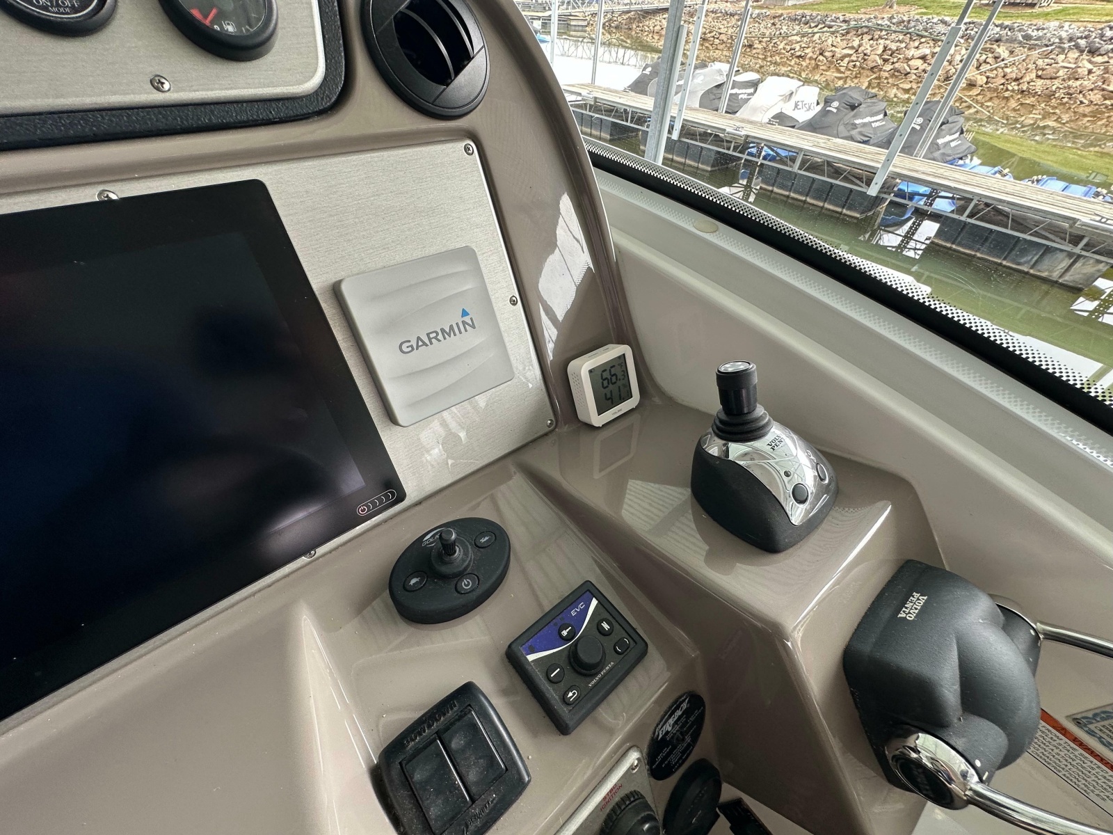 2009 Cruisers Yachts 420 Sports Coupe