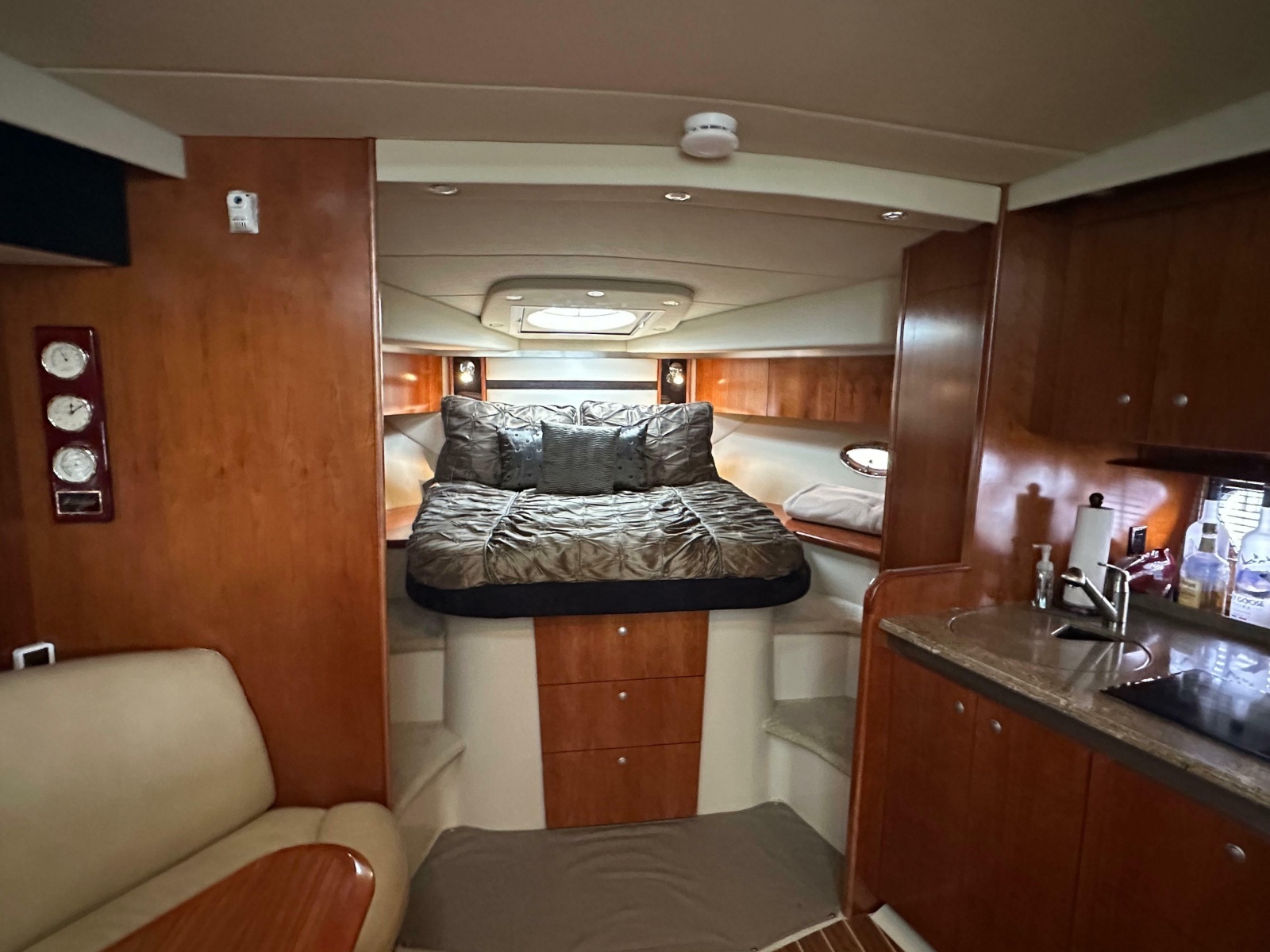 2009 Cruisers Yachts 420 Sports Coupe