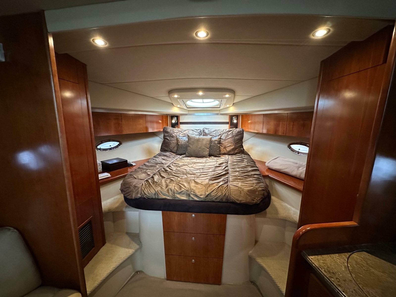 2009 Cruisers Yachts 420 Sports Coupe