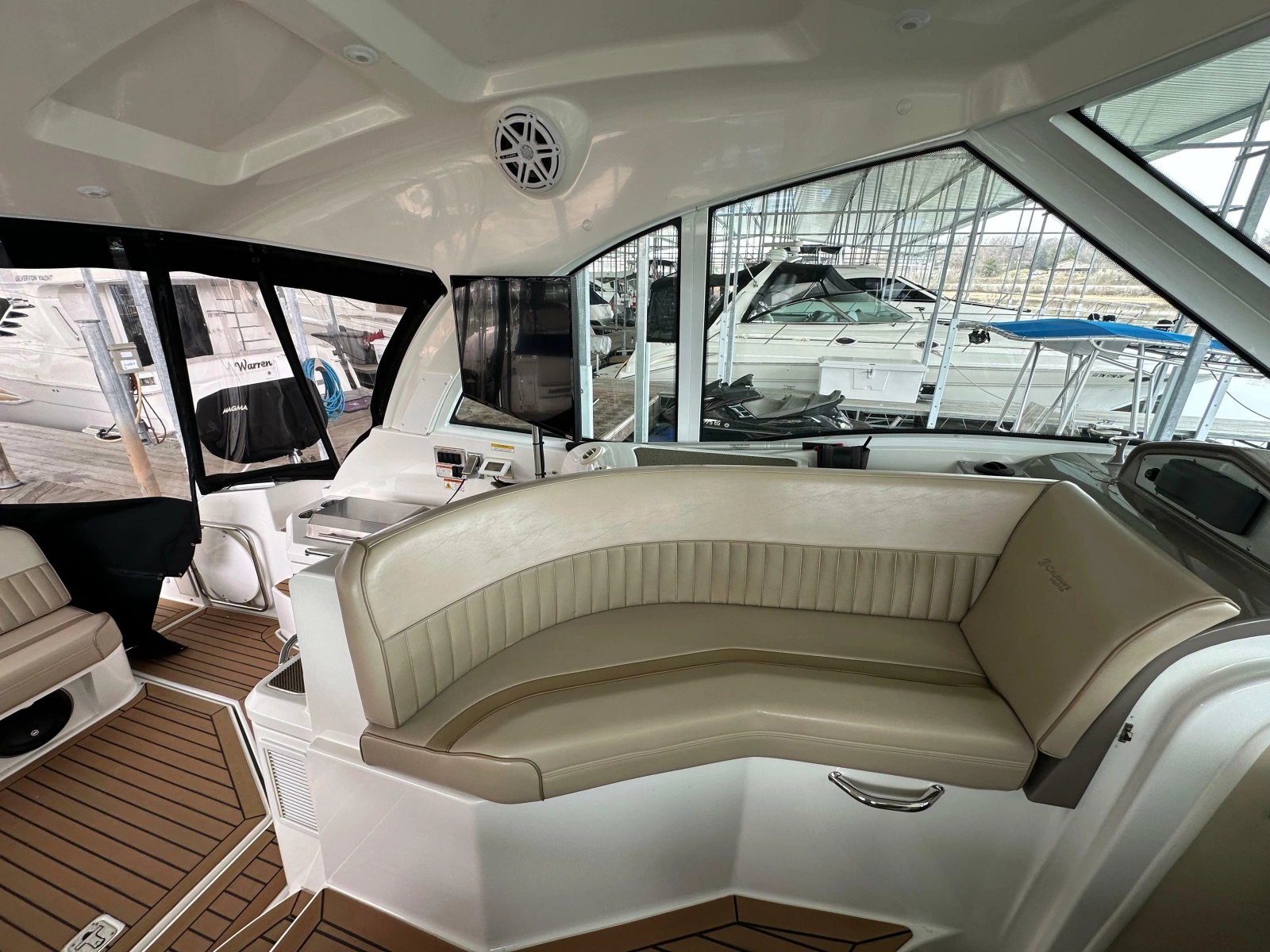 2009 Cruisers Yachts 420 Sports Coupe