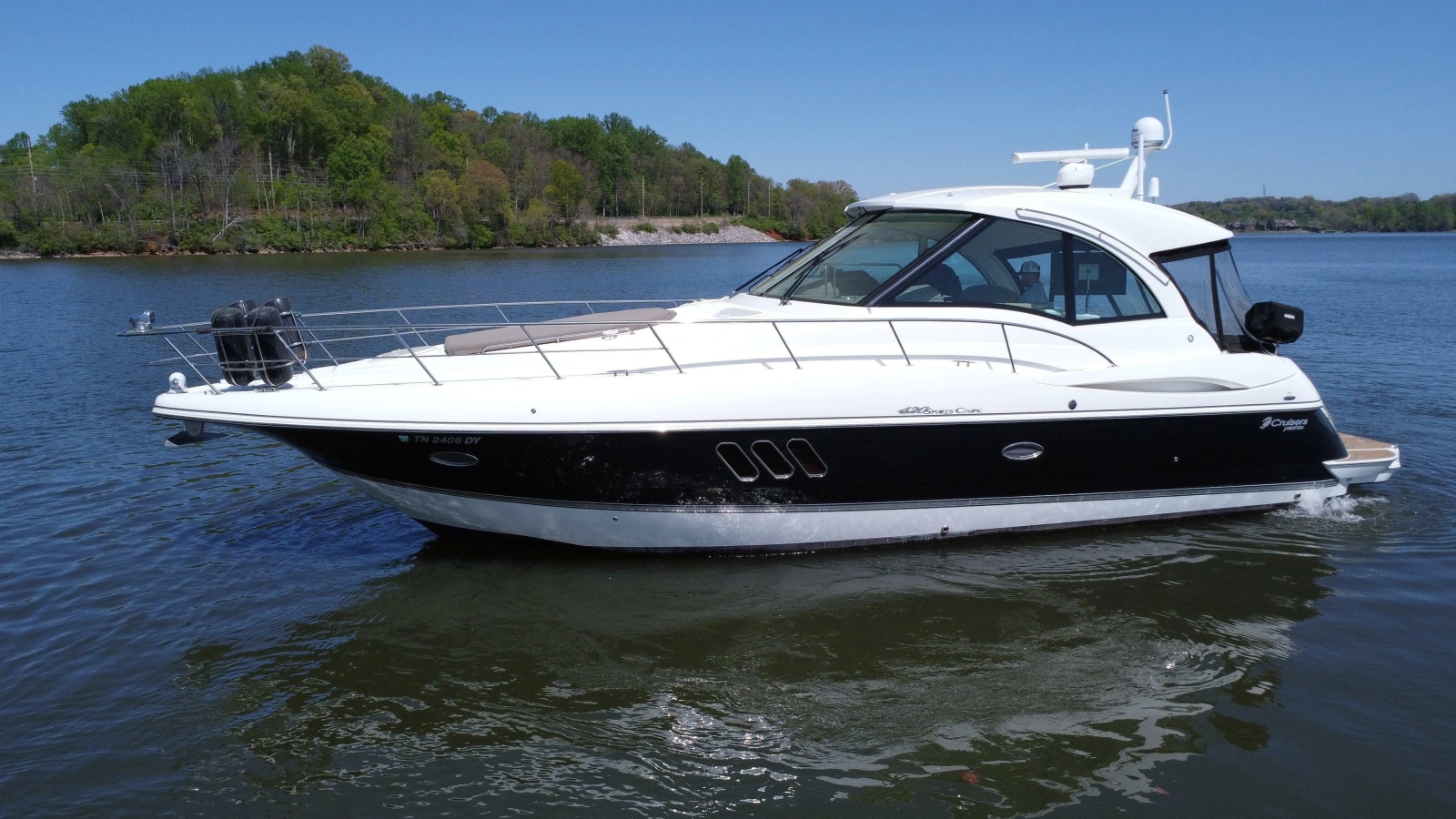 2009 Cruisers Yachts 420 Sports Coupe