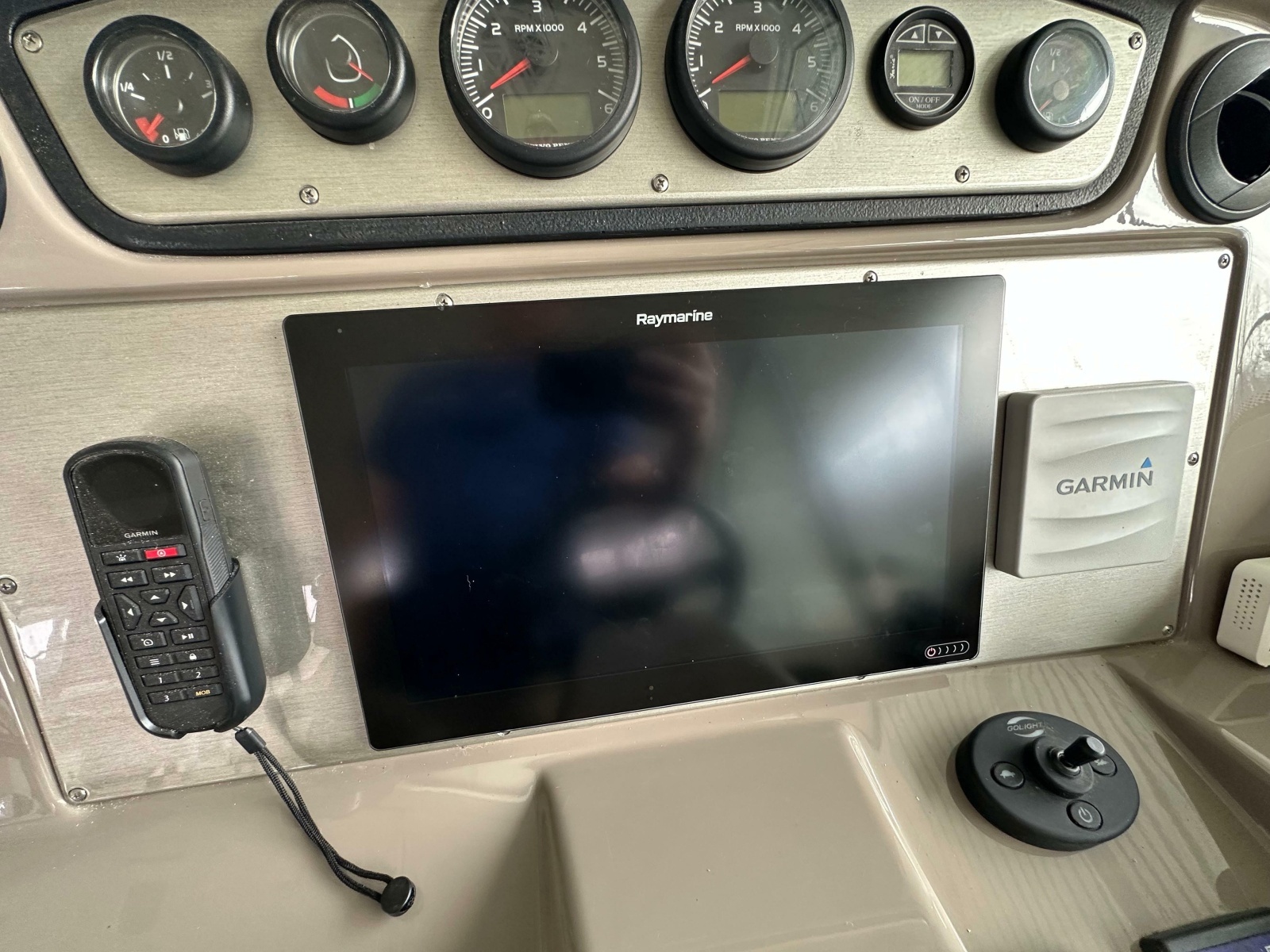 2009 Cruisers Yachts 420 Sports Coupe