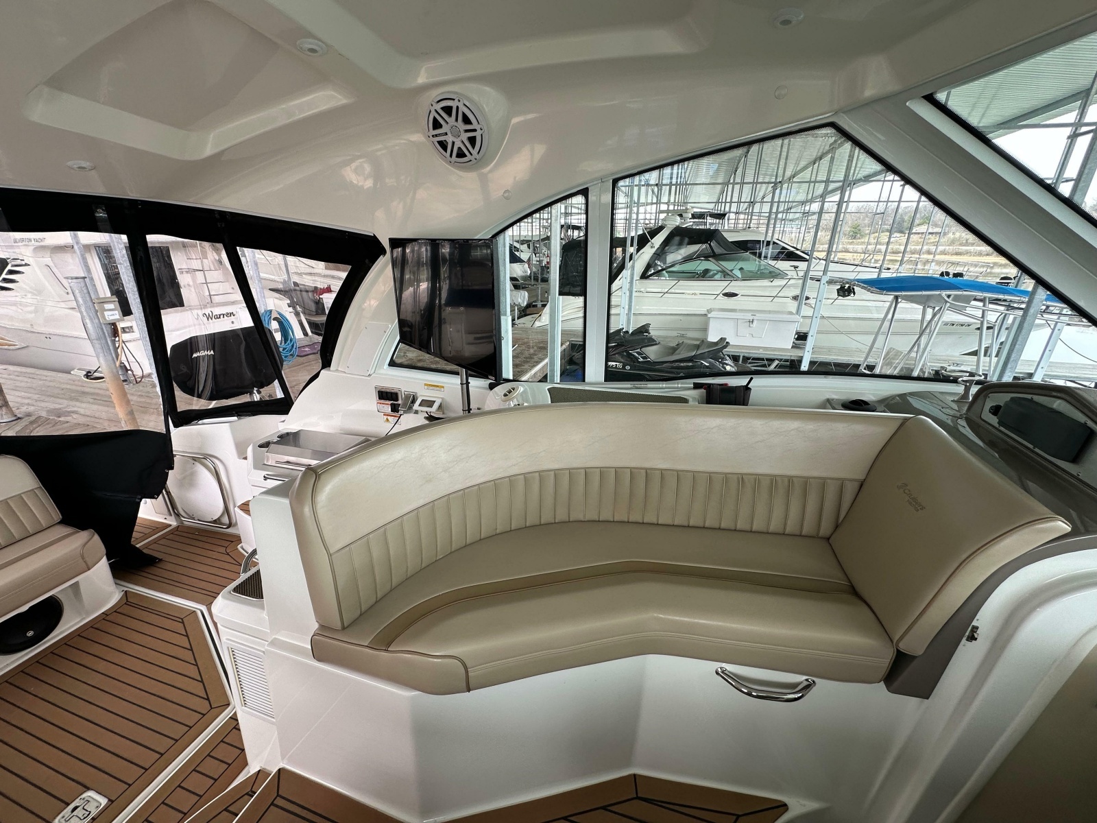 2009 Cruisers Yachts 420 Sports Coupe