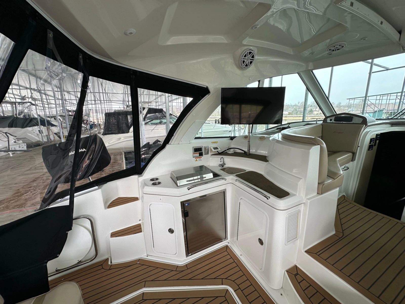 2009 Cruisers Yachts 420 Sports Coupe