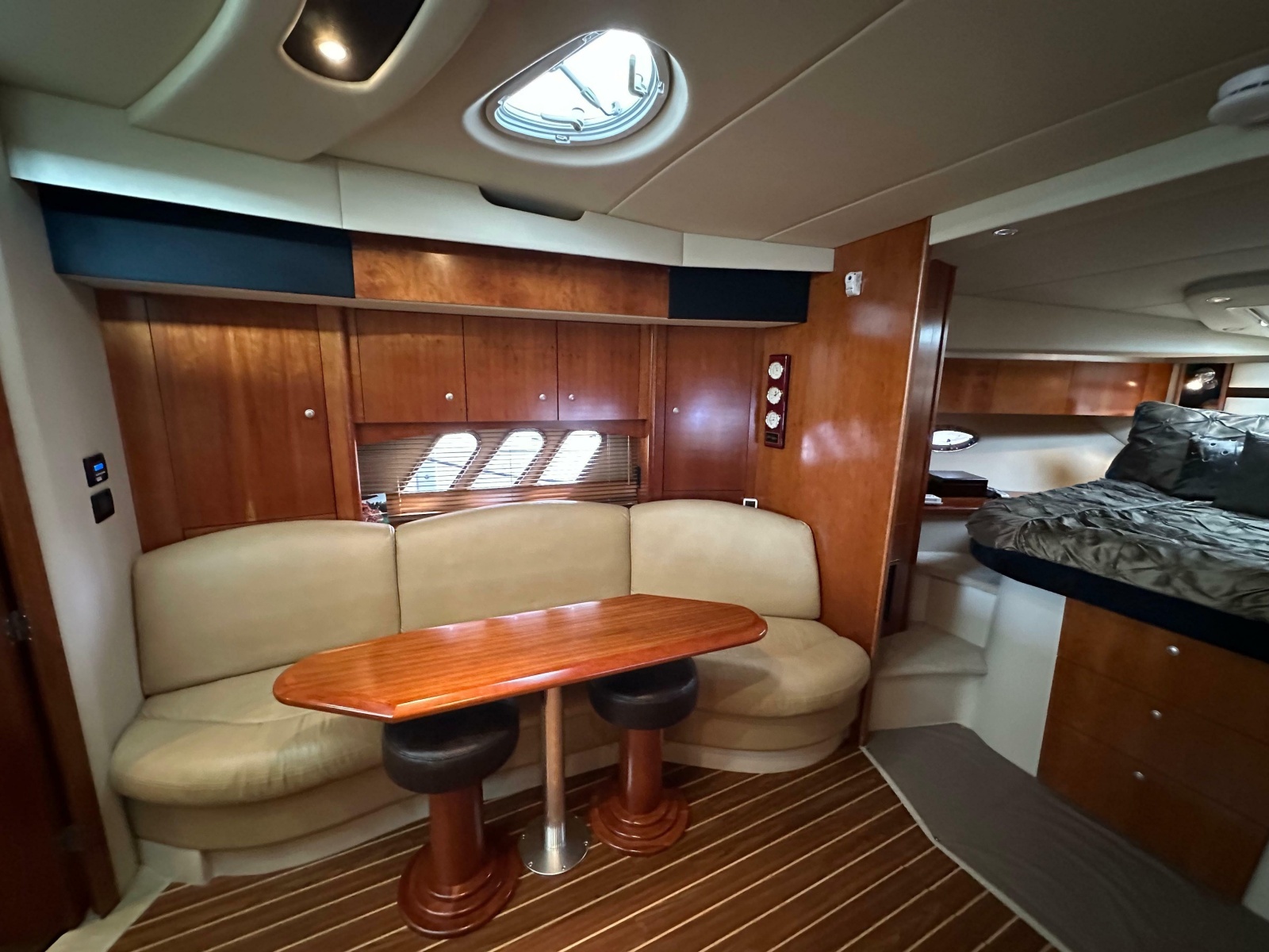 2009 Cruisers Yachts 420 Sports Coupe