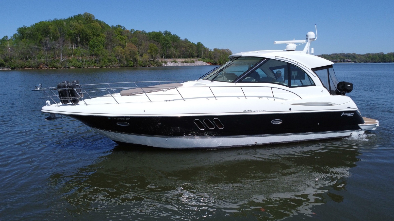 2009 Cruisers Yachts 420 Sports Coupe
