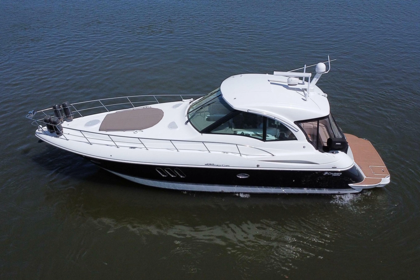 2009 Cruisers Yachts 420 Sports Coupe