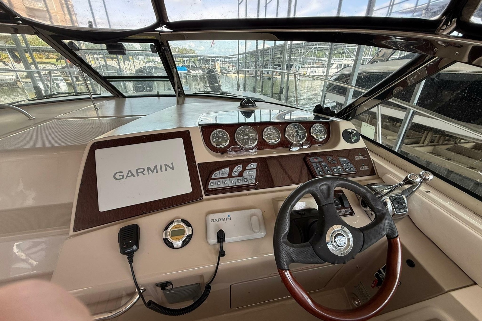 2009 Sea Ray Sundancer 350