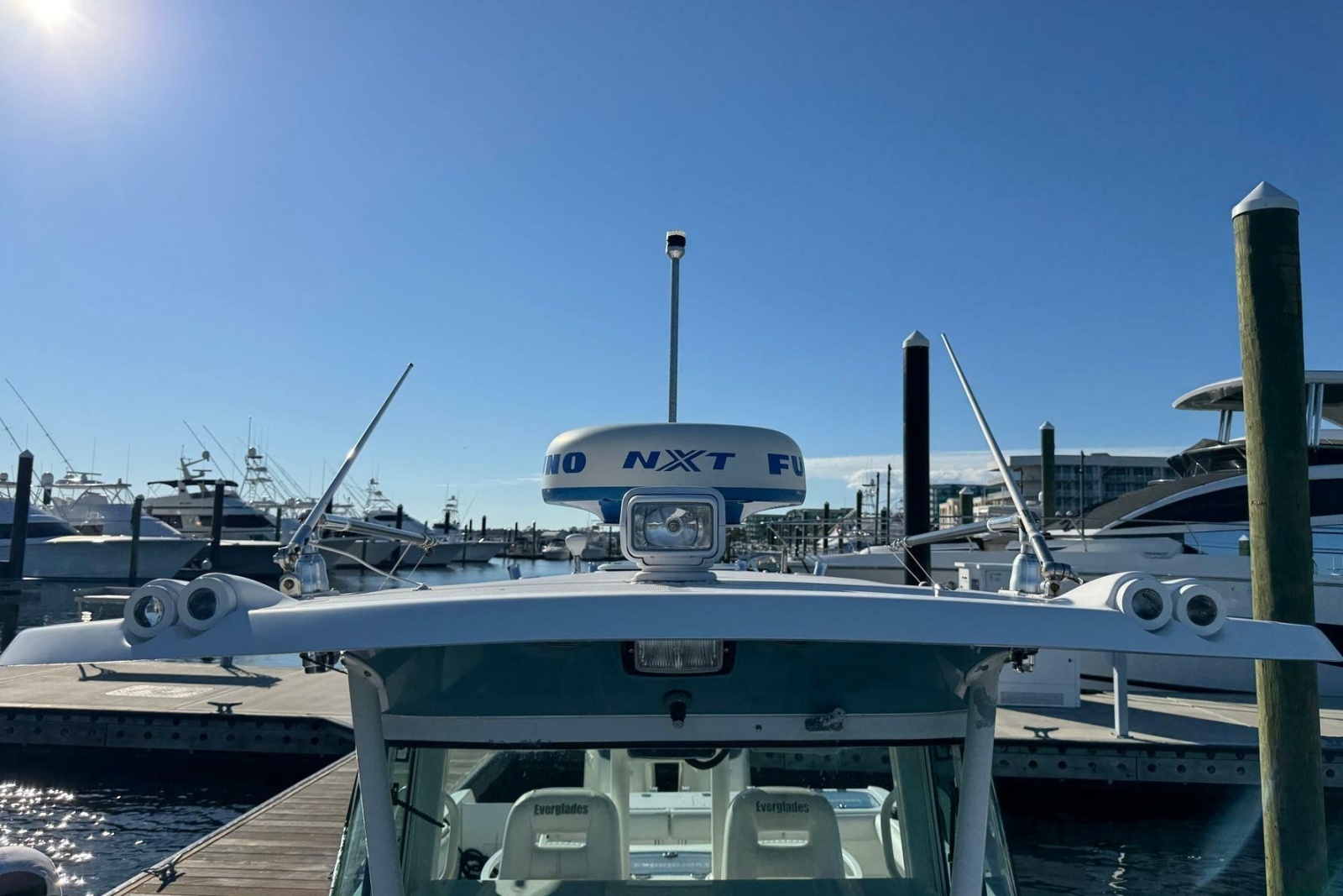 2008 Everglades 350 Center Console