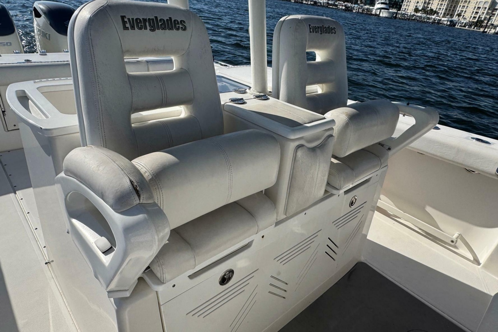 2008 Everglades 350 Center Console