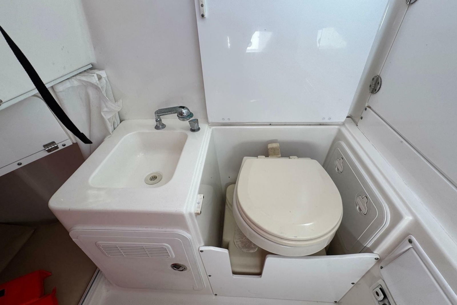 2008 Everglades 350 Center Console