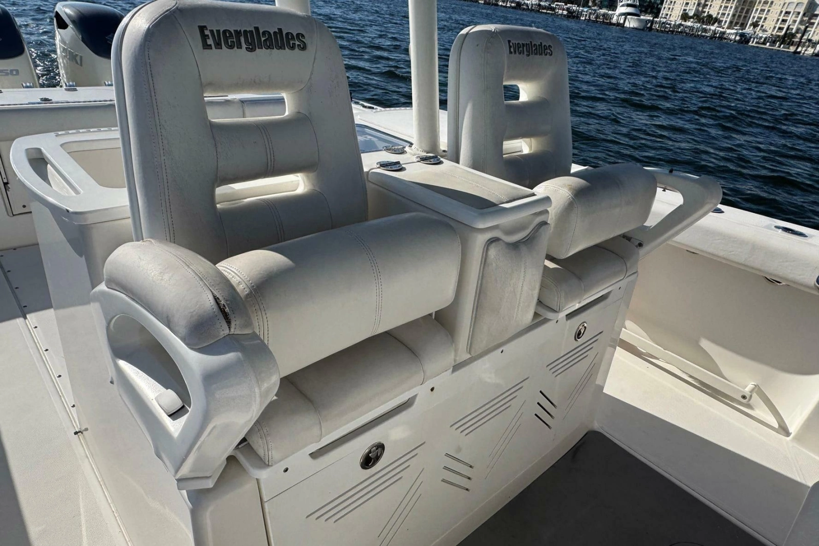 2008 Everglades 350 Center Console
