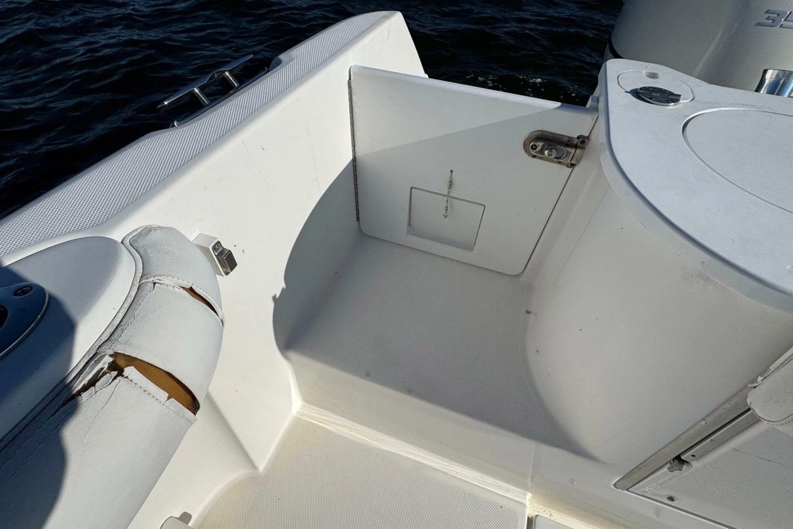 2008 Everglades 350 Center Console