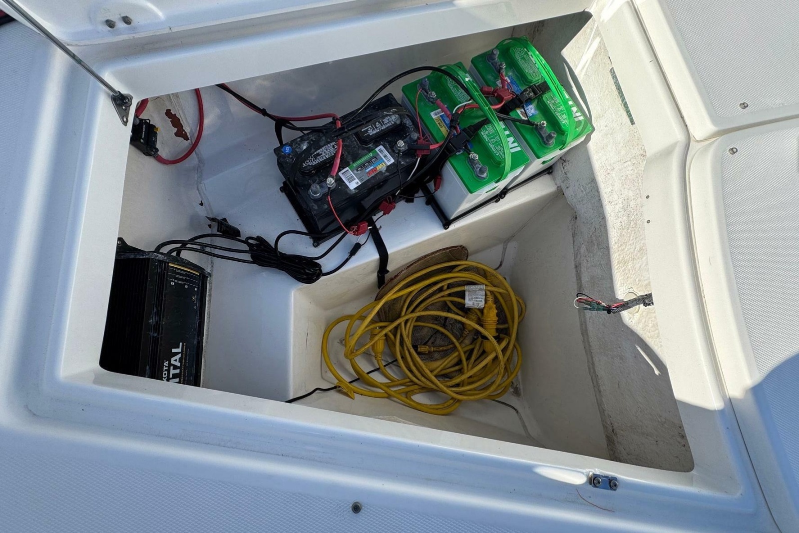 2008 Everglades 350 Center Console