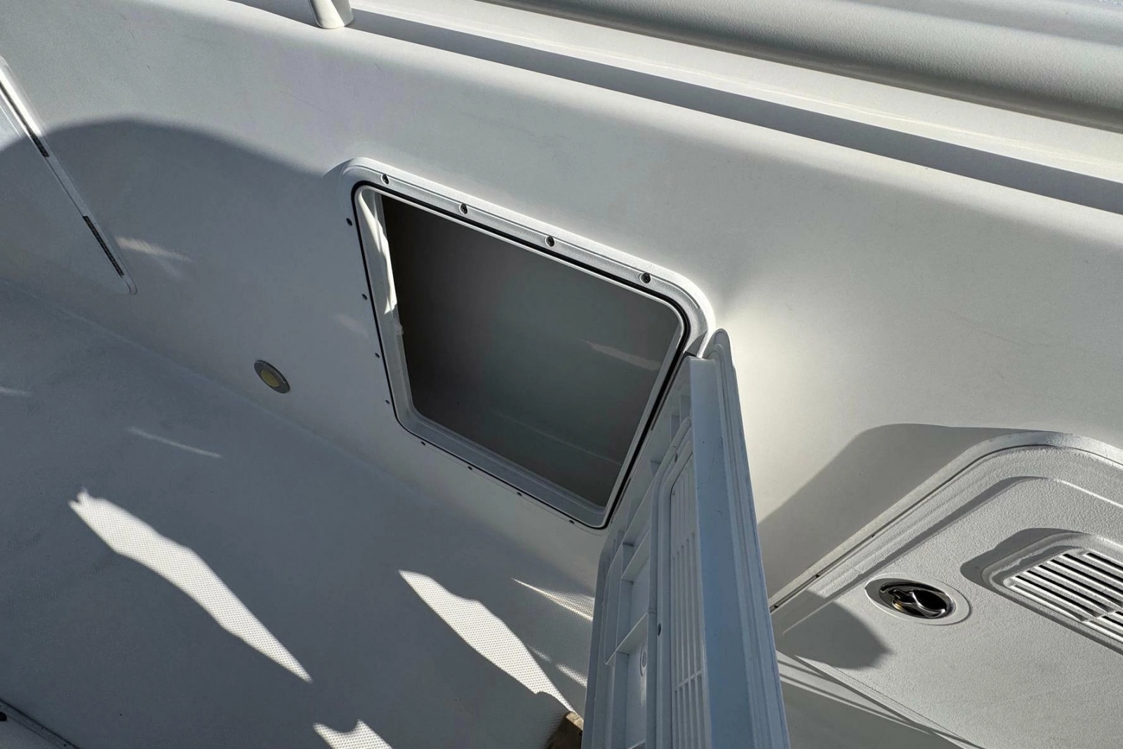2008 Everglades 350 Center Console