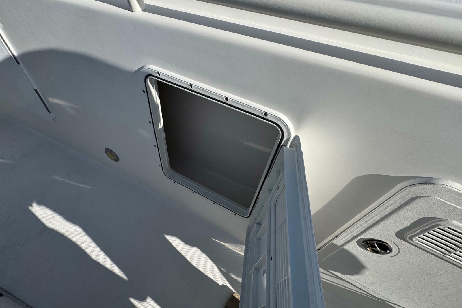 2008 Everglades 350 Center Console