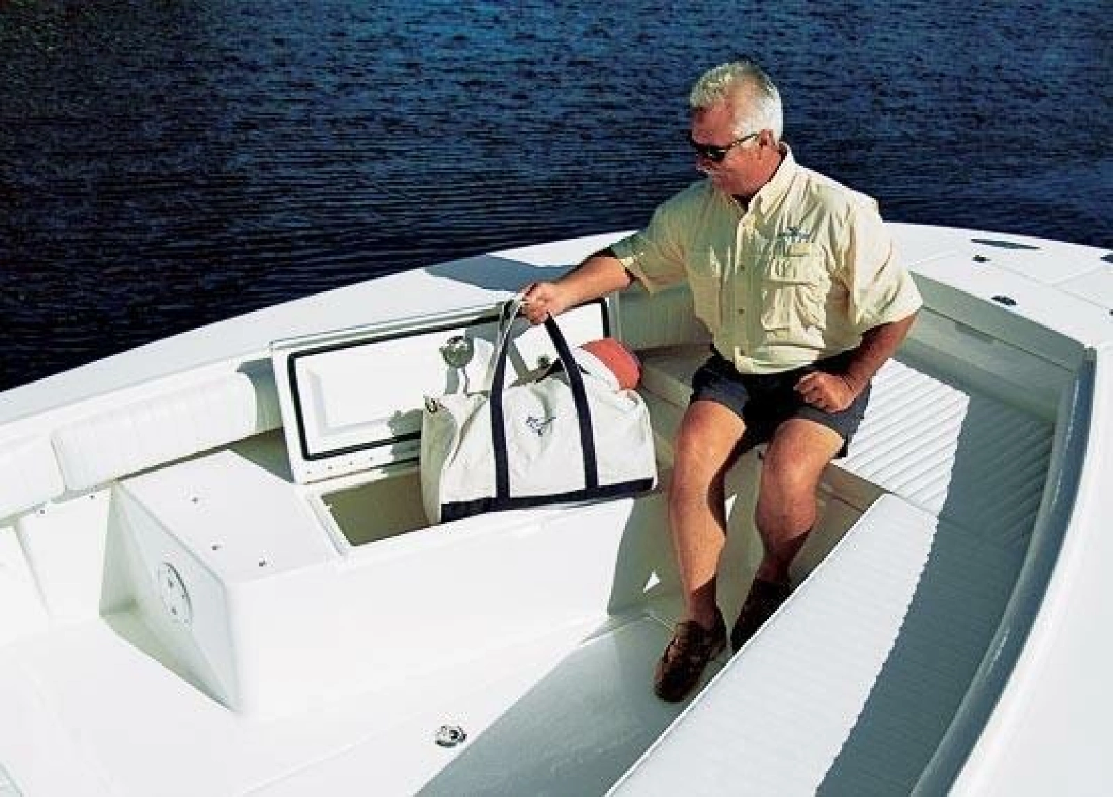 2008 Regulator 26 Forward Seating