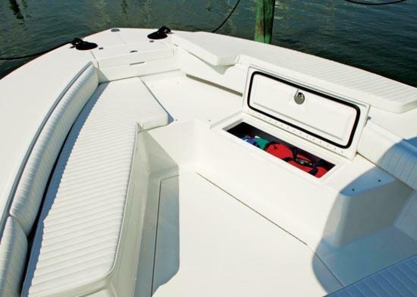2008 Regulator 26 Forward Seating