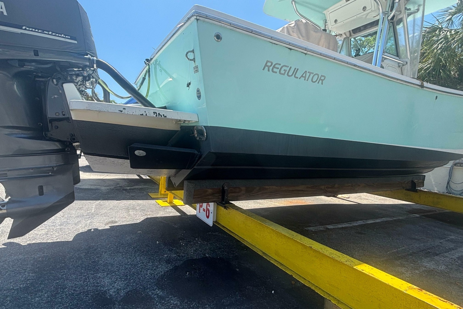 2008 Regulator 26 Forward Seating