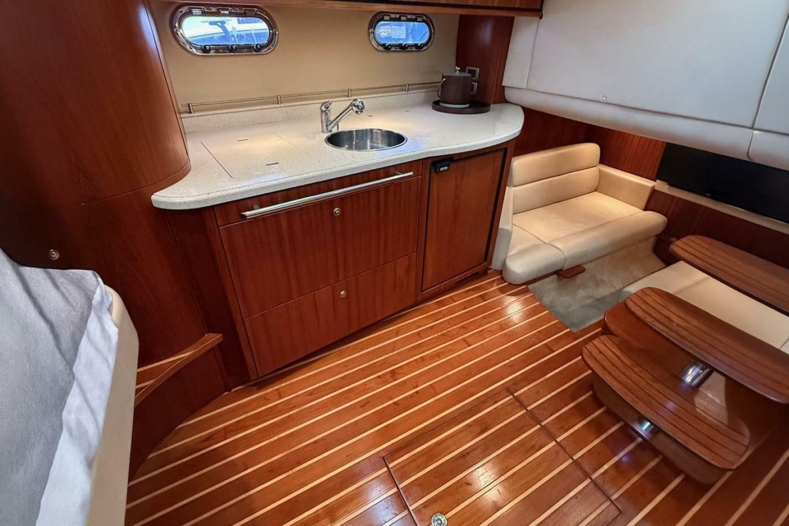 2008 Tiara Yachts 3500 Sovran