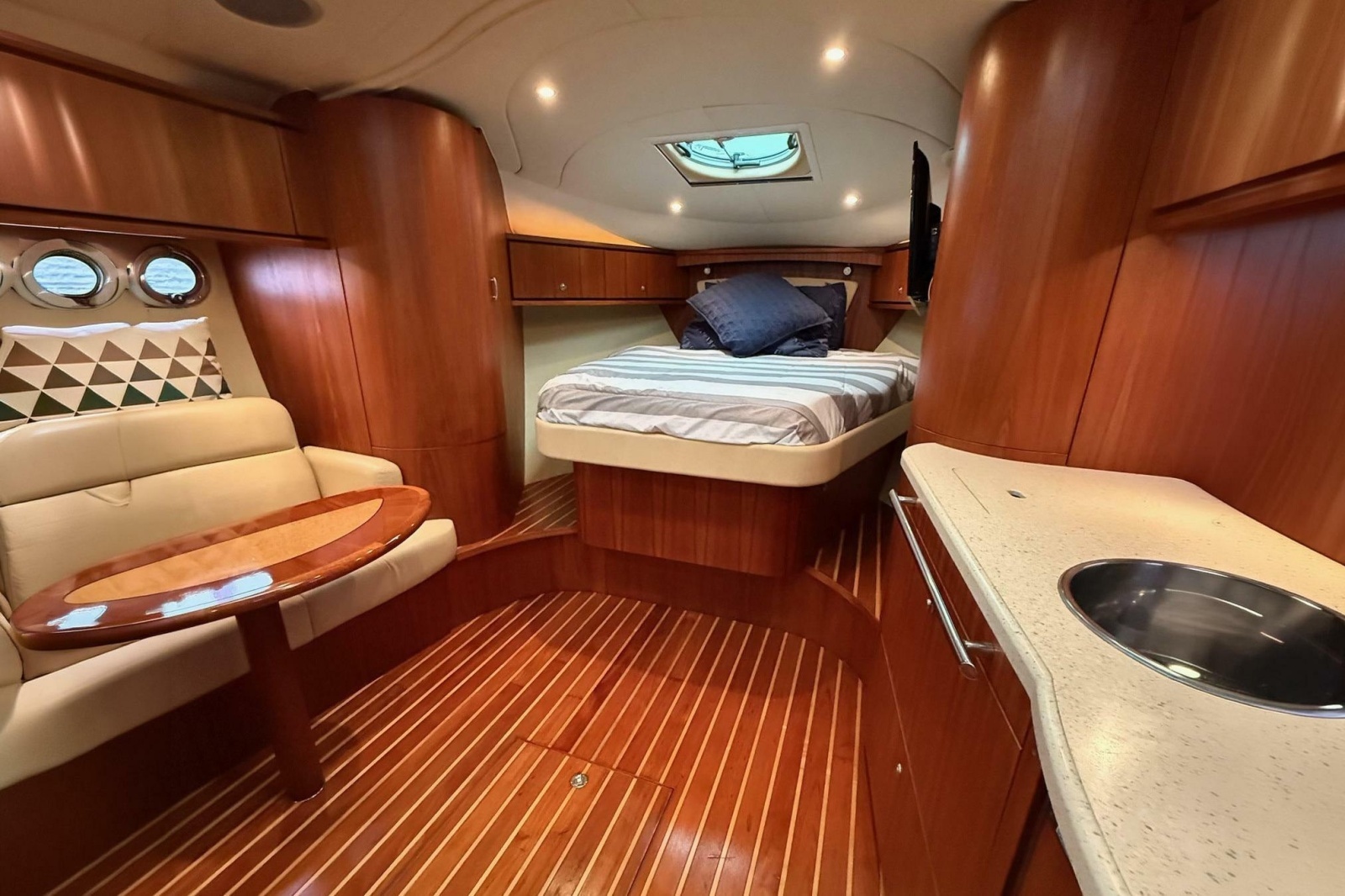 2008 Tiara Yachts 3500 Sovran